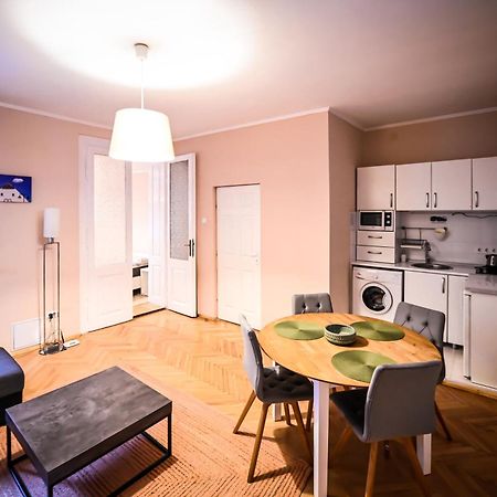 Jules' Sunny, Spacious And Central Apartment Sibiu Luaran gambar