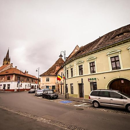 Jules' Sunny, Spacious And Central Apartment Sibiu Luaran gambar