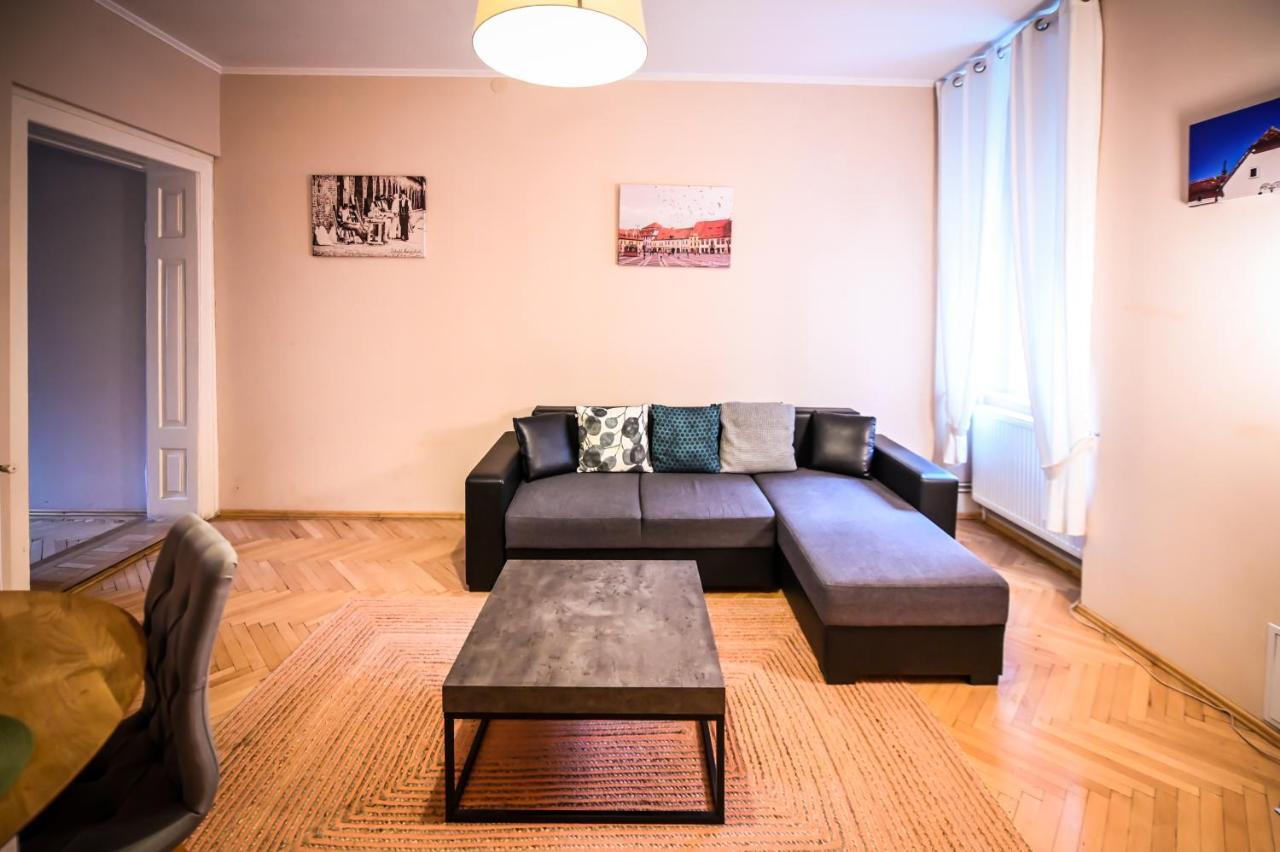 Jules' Sunny, Spacious And Central Apartment Sibiu Luaran gambar