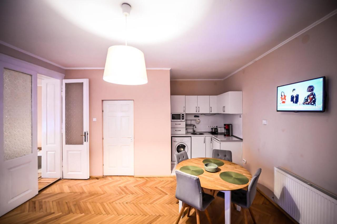 Jules' Sunny, Spacious And Central Apartment Sibiu Luaran gambar