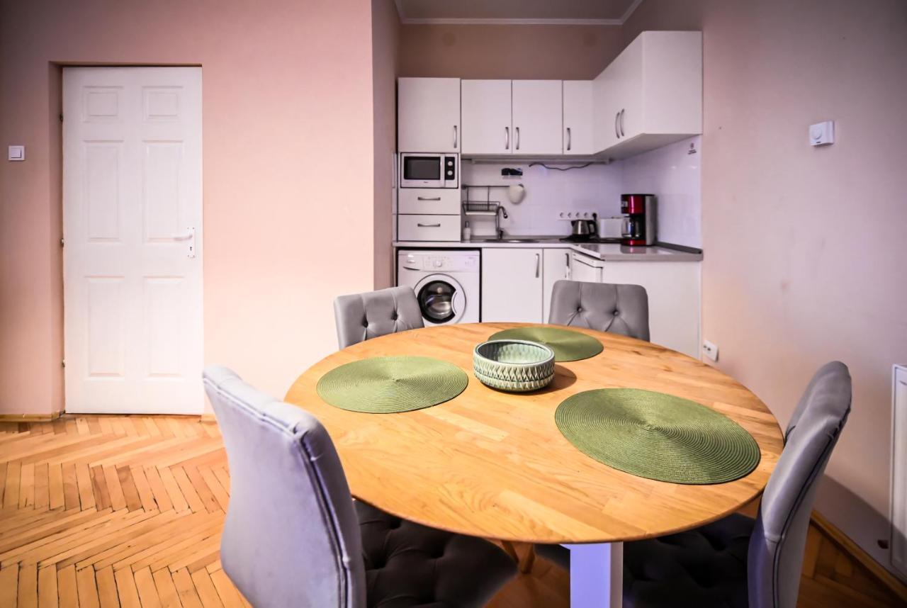 Jules' Sunny, Spacious And Central Apartment Sibiu Luaran gambar